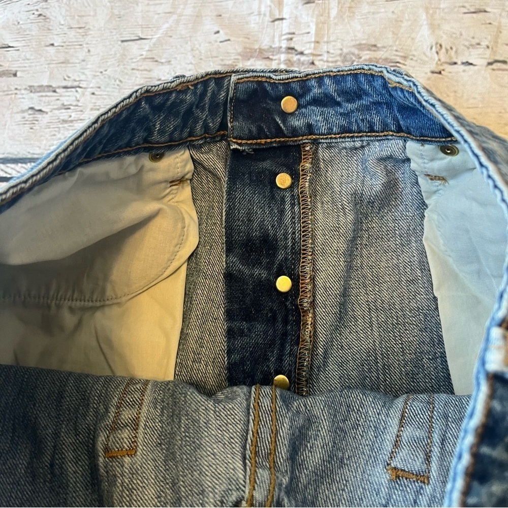 Good American Bombshell Distressed Denim Shorts Size 29/8 - Picture 3 of 12